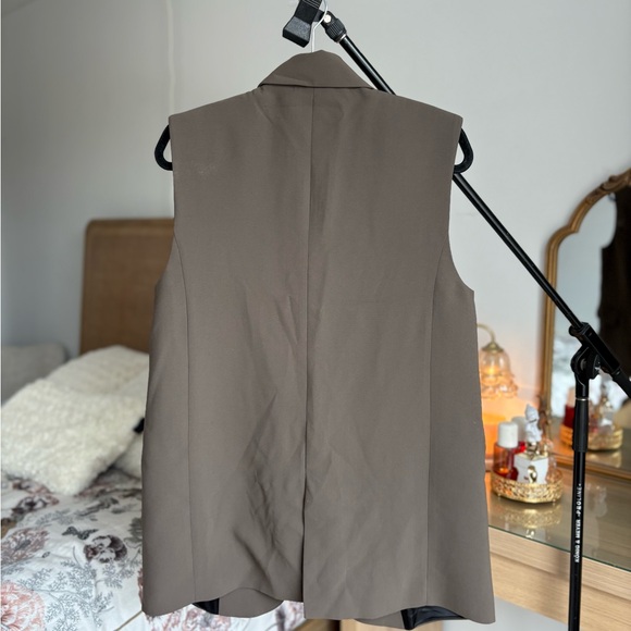 Zara Sleeveless Blazer – Taupe, Quiet Luxury, Tailored Fit, Size M - Picture 3 of 3